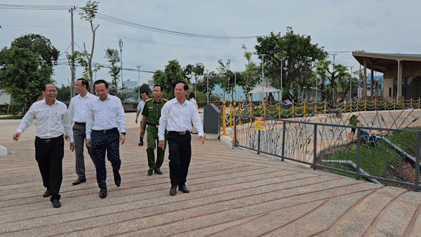 Bí thư Thành ủy TPHCM thị sát công viên xây từ kinh phí tiết kiệm ngân sách của huyện Hóc Môn