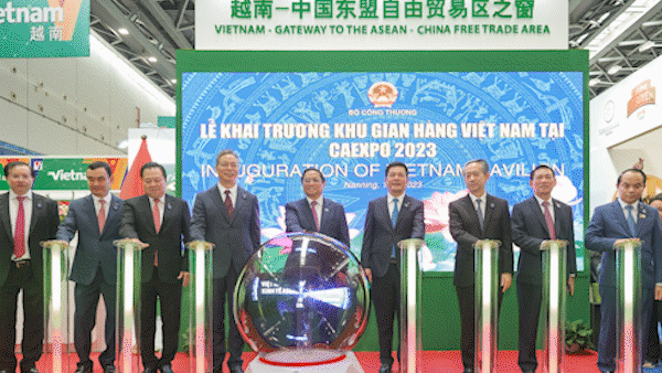 Tin nóng: Mong muốn Việt Nam thành điểm trung chuyển hàng hóa ASEAN-Trung Quốc; Thông xe đường song hành cao tốc TPHCM - Long Thành - Dầu Giây