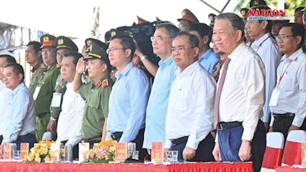 Bản tin trưa 1-7: Chủ tịch nước Tô Lâm dự lễ ra mắt lực lượng tham gia bảo vệ ANTT ở cơ sở tại TPHCM; Thủ tướng phân công các Phó Thủ tướng giải quyết một số công việc cấp bách, trọng tâm