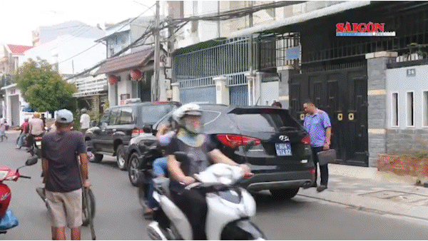 Bản tin trưa 4-7: Xe của Bộ Công an xuất hiện tại nhà cựu Phó Chủ tịch UBND tỉnh Bình Thuận và nhà Bí thư huyện đảo Phú Quý; TPHCM: Xe ô tô lắp đèn “siêu sáng” đi trên đường