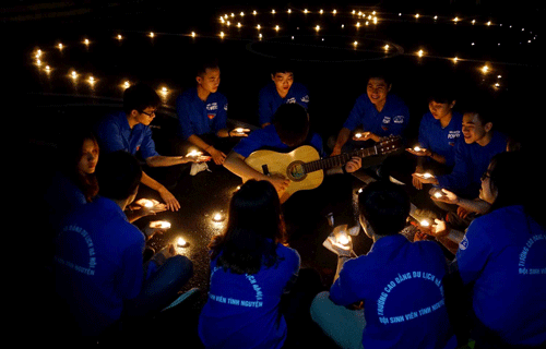 Những hình ảnh mang vẻ đẹp đầy ý nghĩa của các bạn trẻ Hà Nội.