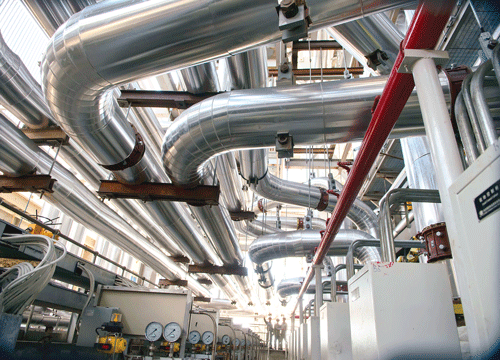 Kiểm tra ống phân ly than. Các kỹ sư EVN điều hành phòng điều khiển trung tâm. Công nhân lắp ráp tuabin tổ máy số 2. Thi công ống phân ly than. Kiểm tra vận hành khu trục bốc dỡ than. Mái che khu tập kết than. Lắp ráp máy nghiền than. Nhà máy Nhiệt điện Vĩnh Tân 2 với hệ thống máy móc hiện đại. Công nhân vào ca buổi sớm.