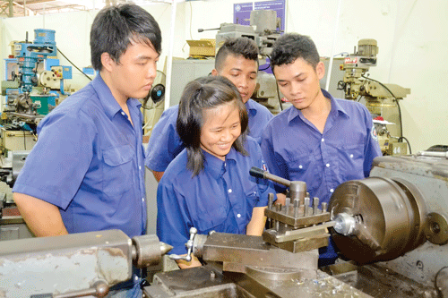 Một buổi thực hành của sinh viên Khoa Cơ khí, Trường CĐN TPHCM. Ảnh: M.TUẤN Một buổi thực hành của sinh viên Khoa Cơ khí, Trường CĐN TPHCM. Ảnh: M.TUẤN