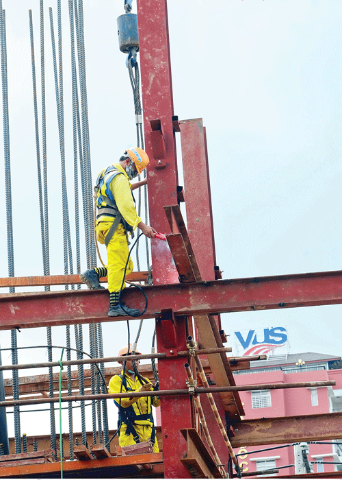 Phó Thủ tướng Hoàng Trung Hải kiểm tra tiến độ thi công cầu cạn VD7 đoạn qua phường An Phú, quận 2. Trụ móng cầu trên cao chạy dọc Xa lộ Hà Nội. Lắp lõi thép đúc trụ bê tông cầu qua rạch Văn Thánh. Thi công móng cầu metro đoạn vượt sông Sài Gòn. Đúc dầm phục vụ thi công công trình. Khoan cột nhồi trụ móng metro đoạn trên cao. Thi công nhà ga trung tâm trước Nhà hát TP. Thi công trụ metro đoạn trên cao qua quận Thủ Đức. Phó Thủ tướng Hoàng Trung Hải kiểm tra tiến độ thi công cầu cạn VD7 đoạn qua phường An Phú, quận 2. Trụ móng cầu trên cao chạy dọc Xa lộ Hà Nội. Lắp lõi thép đúc trụ bê tông cầu qua rạch Văn Thánh. Thi công móng cầu metro đoạn vượt sông Sài Gòn. Đúc dầm phục vụ thi công công trình. Khoan cột nhồi trụ móng metro đoạn trên cao. Thi công nhà ga trung tâm trước Nhà hát TP. Thi công trụ metro đoạn trên cao qua quận Thủ Đức.