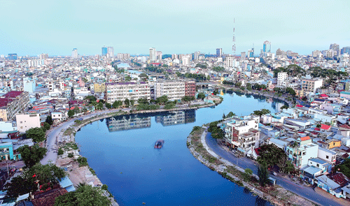 Dòng kênh xanh nhìn từ Cầu Kiệu quận 3 (năm 2013). Nhà ven kênh khu Bùi Hữu Nghĩa, quận Bình Thạnh (năm 2004). Thi công cải tạo dòng kênh tại Miếu Nổi, quận Phú Nhuận (năm 2009). Thi công nạo vét bùn dưới dòng kênh (năm 2004). Dòng kênh dần hồi sinh (năm 2010). Người dân TPHCM tận hưởng môi trường xanh bên dòng kênh vào những buổi sáng (năm 2013). Các đoàn viên thanh niên quận 1 trong ngày chủ nhật xanh. Nhân viên môi trường ngược xuôi gom rác trên dòng kênh. Dòng kênh xanh nhìn từ Cầu Kiệu quận 3 (năm 2013). Nhà ven kênh khu Bùi Hữu Nghĩa, quận Bình Thạnh (năm 2004). Thi công cải tạo dòng kênh tại Miếu Nổi, quận Phú Nhuận (năm 2009). Thi công nạo vét bùn dưới dòng kênh (năm 2004). Dòng kênh dần hồi sinh (năm 2010). Người dân TPHCM tận hưởng môi trường xanh bên dòng kênh vào những buổi sáng (năm 2013). Các đoàn viên thanh niên quận 1 trong ngày chủ nhật xanh. Nhân viên môi trường ngược xuôi gom rác trên dòng kênh.