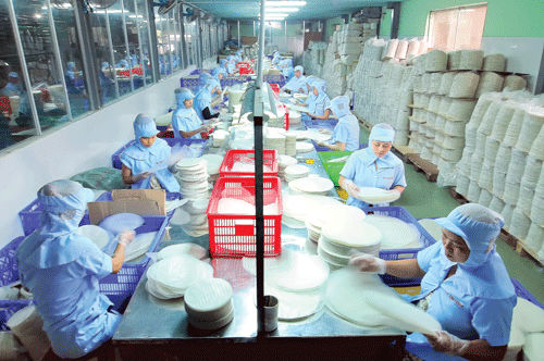 Hàng ngày, Đền Bến Dược đón tiếp các tầng lớp Nhân dân đến thăm quan, tri ân các liệt sĩ. Vườn lan Huyền Thoại xã An Nhơn Tây. Hạ tầng giao thông khang trang của thị trấn Củ Chi. Kênh thủy lợi Cầu Máng. Máy chụp MR tại bệnh viện Đa khoa Củ Chi. Trại bò sữa của chú Sáu Lê xã Phú Hòa Đông. Lớp học vi tính tại Trường PTCS An Phú 1. Dây chuyền sản xuất hiện đại Nhà máy Unilever trong KCN Tây Bắc Củ Chi. Sản xuất bánh tráng xuất khẩu tại Doanh nghiệp Duy Anh. Hàng ngày, Đền Bến Dược đón tiếp các tầng lớp Nhân dân đến thăm quan, tri ân các liệt sĩ. Vườn lan Huyền Thoại xã An Nhơn Tây. Hạ tầng giao thông khang trang của thị trấn Củ Chi. Kênh thủy lợi Cầu Máng. Máy chụp MR tại bệnh viện Đa khoa Củ Chi. Trại bò sữa của chú Sáu Lê xã Phú Hòa Đông. Lớp học vi tính tại Trường PTCS An Phú 1. Dây chuyền sản xuất hiện đại Nhà máy Unilever trong KCN Tây Bắc Củ Chi. Sản xuất bánh tráng xuất khẩu tại Doanh nghiệp Duy Anh.