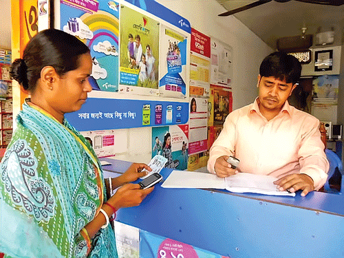 Đại lý Ngân hàng bKash ở Dhaka, Bangladesh.