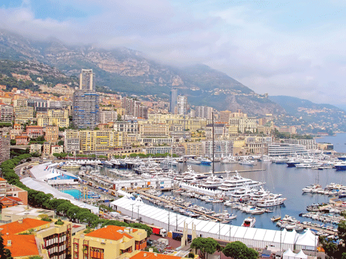 Một góc Monaco, trên cao ốc dưới du thuyền. Giá đất đắt nhất hành tinh, Monaco phải xây nhà lấn biển, lấn núi. Tác giả (bên phải) bên tượng Grimaldi, dòng họ trị vì lãnh thổ này từ năm 1297. Khách du lịch tham quan thành phố. Lâu đài Hoàng gia. Sòng bạc Monte Carlo. Khách du lịch thư giãn với tượng Adam-Eva. Bảo tồn vũ khí phòng ngự thời lập quốc. Cuộc sống an nhàn của cư dân. Một góc Monaco, trên cao ốc dưới du thuyền. Giá đất đắt nhất hành tinh, Monaco phải xây nhà lấn biển, lấn núi. Tác giả (bên phải) bên tượng Grimaldi, dòng họ trị vì lãnh thổ này từ năm 1297. Khách du lịch tham quan thành phố. Lâu đài Hoàng gia. Sòng bạc Monte Carlo. Khách du lịch thư giãn với tượng Adam-Eva. Bảo tồn vũ khí phòng ngự thời lập quốc. Cuộc sống an nhàn của cư dân.