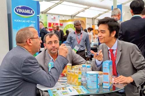 DN Việt Nam cần tham gia vào những hội chợ quốc tế lớn để mở cửa thị trường. DN Việt Nam cần tham gia vào những hội chợ quốc tế lớn để mở cửa thị trường.