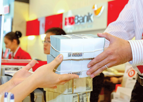 USD lên giá nhưng chưa đến thời điểm phá giá VNĐ. Ảnh LONG THANH