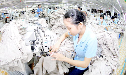 Dệt may trong nước phụ thuộc nhiều vào nguyên liệu nước ngoài. Dệt may trong nước phụ thuộc nhiều vào nguyên liệu nước ngoài.