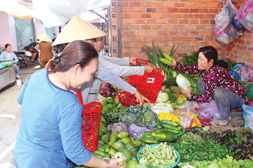 Giá rau quả và các loại thực phẩm bán lẻ vẫn ở trên trời. Giá rau quả và các loại thực phẩm bán lẻ vẫn ở trên trời.