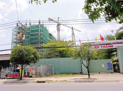 Chung cư Hiệp Thành xây dựng chui 4 năm nay. Ảnh: Minh Tuấn Chung cư Hiệp Thành xây dựng chui 4 năm nay. Ảnh: Minh Tuấn