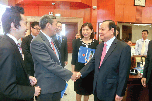 Lãnh đạo TPHCM gặp gỡ doanh nghiệp nước ngoài. Ảnh: DUY KHÁNH Lãnh đạo TPHCM gặp gỡ doanh nghiệp nước ngoài. Ảnh: DUY KHÁNH