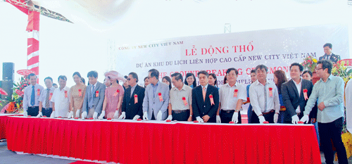 Lễ động thổ Dự án khu liên hợp cao cấp Phú Yên. Ảnh: Hồng Phúc Lễ động thổ Dự án khu liên hợp cao cấp Phú Yên. Ảnh: Hồng Phúc