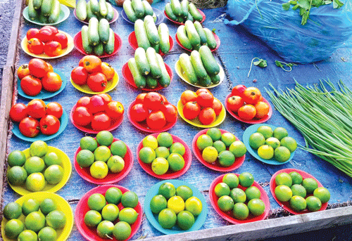 Nhiều loại nông sản cũng được bán đồng giá. Nhiều loại nông sản cũng được bán đồng giá.