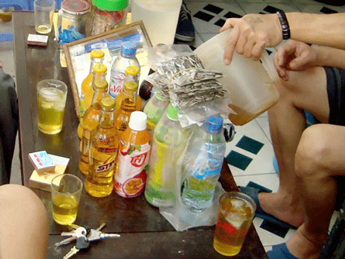 Kinh doanh ven hồ dễ kiếm tiền nhưng không ít phức tạp. Kinh doanh ven hồ dễ kiếm tiền nhưng không ít phức tạp.