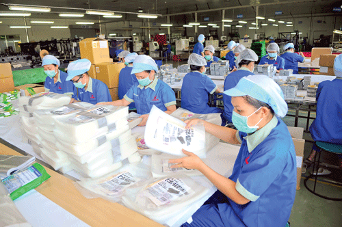 Các DNNVV vẫn gặp khó khăn về nguồn vốn, thị trường và cơ chế hỗ trợ hữu hiệu. Ảnh: CAO THĂNG