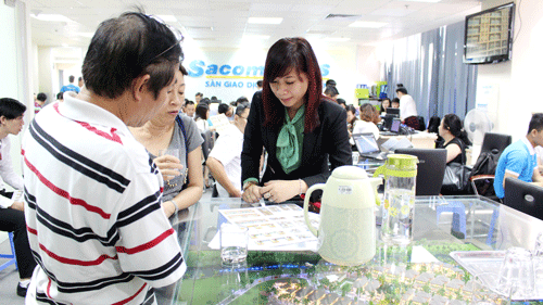 Khách hàng giao dịch mua sản phẩm cao cấp Officetel Charmington La Pointe. Khách hàng giao dịch mua sản phẩm cao cấp Officetel Charmington La Pointe.