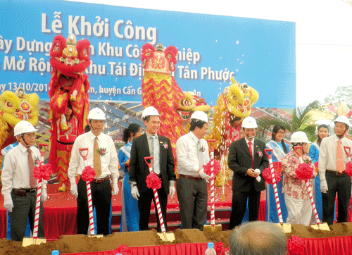 Lễ khởi công khu công nghiệp Tân Kim mở rộng và khu tái định cư Tân Phước (Cần Giuộc, Long An), một sản phẩm của Sacomreal. Lễ khởi công khu công nghiệp Tân Kim mở rộng và khu tái định cư Tân Phước (Cần Giuộc, Long An), một sản phẩm của Sacomreal.