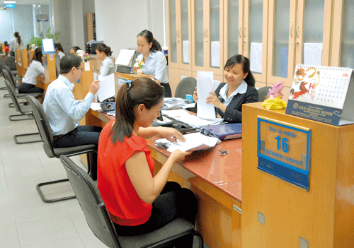 ACB mở nhiều chương trình ưu đãi cho khách hàng cá nhân. Ảnh: ĐỨC TRÍ