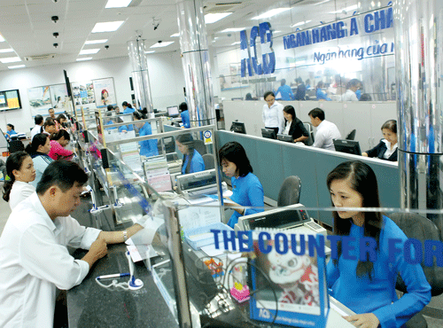 ACB triển khai nhiều ưu đãi cho những khách hàng quay lại gửi tiền. Ảnh: LÃ ANH