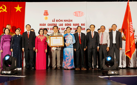 Thái Tuấn đón nhận Huân chương Lao động Hạng Nhì do Chủ tịch nước trao tặng Thái Tuấn đón nhận Huân chương Lao động Hạng Nhì do Chủ tịch nước trao tặng