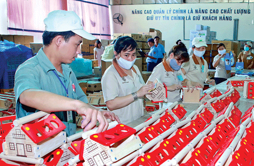 Chính sách tài chính cần kích hoạt sản xuất kinh doanh. Ảnh: LONG THANH