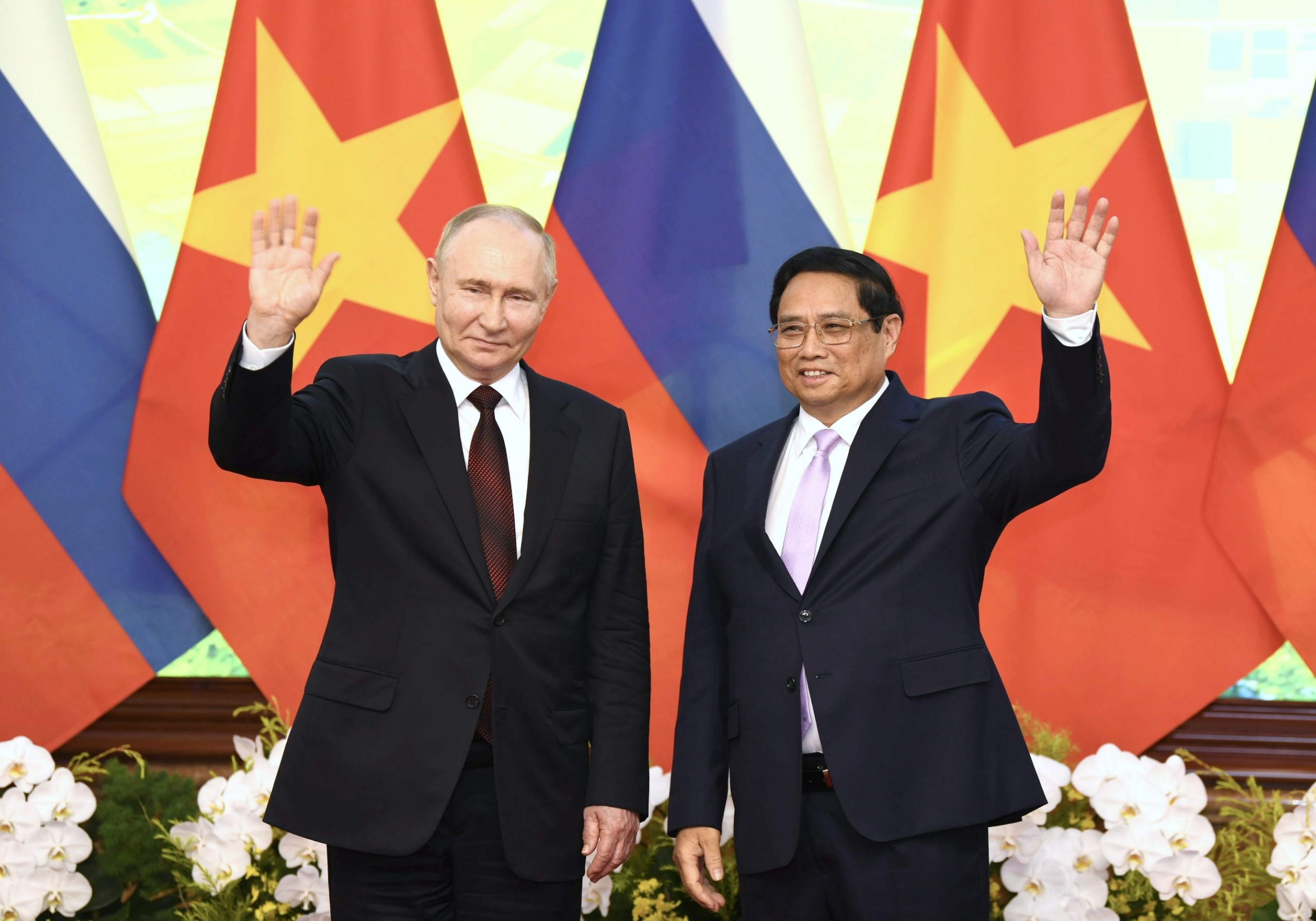 Thủ tướng Phạm Minh Chính hội kiến Tổng thống Liên bang Nga Vladimir Putin. Ảnh: VIẾT CHUNG