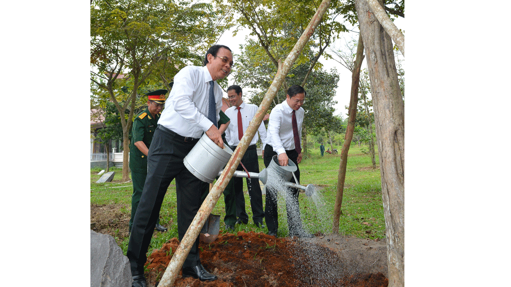 Bí thư Thành ủy TPHCM Nguyễn Văn Nên viếng Đền tưởng niệm Liệt sĩ Bến Dược ảnh 2