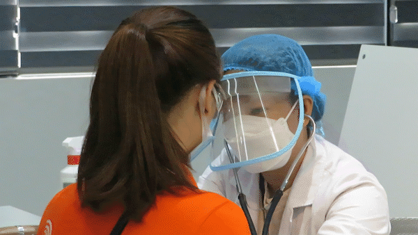 HCMC’s largest-ever Covid-19 vaccination drive starts with 500 employees