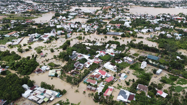 12 dead and missing as severe flooding, landslides sweep through Central region