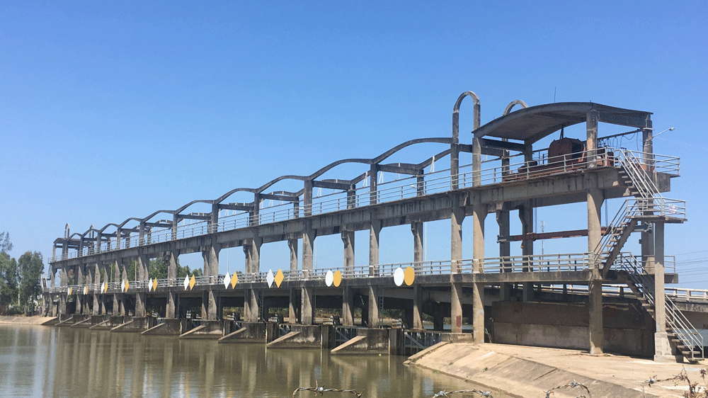 Ba Lai sluice dam contributes to reducing salinity for fields in Ben Tre Province. (Photo: SGGP/ Hoang Trung)