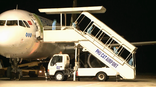 First flight carries 197 returners from Ho Chi Minh City to Binh Dinh  