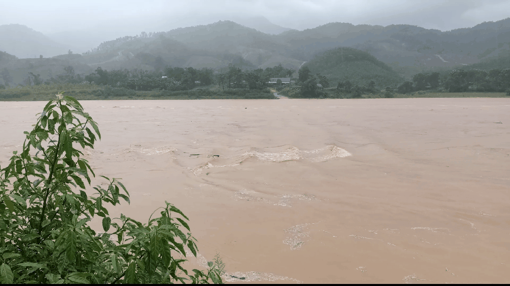 Extreme rains separate mountainous areas of Quang Tri Province