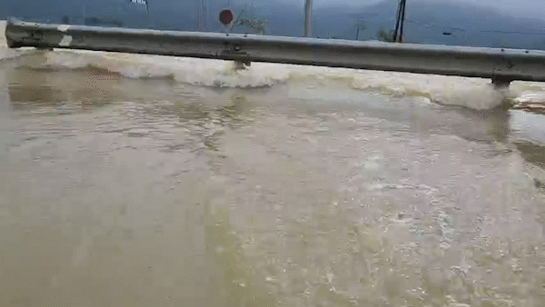 Ha Tinh Province bans vehicles from traveling through National Highway No.1