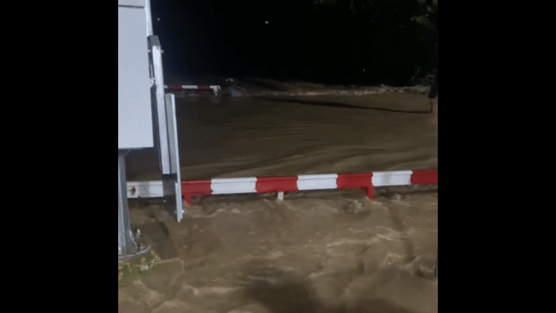 Several North–South trains through Khanh Hoa Province suspended due to flooding