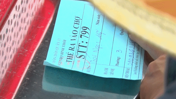 Cards, QR code issued for traditional market goers in HCMC