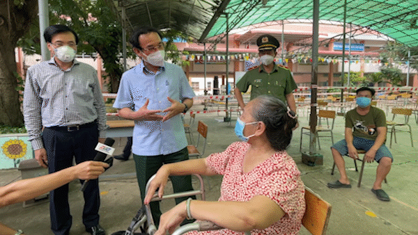 Secretary Nguyen Van Nen checks Covid-19 prevention, control tasks in Binh Chanh