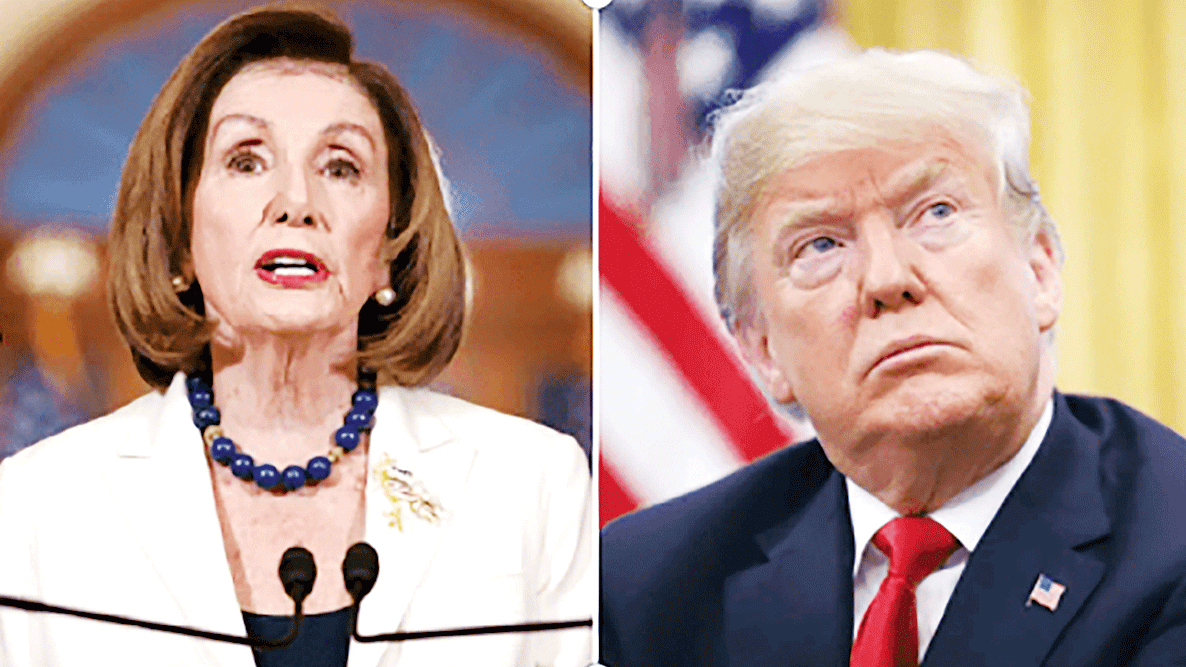 Chủ tịch Hạ viện Mỹ Nancy Pelosi (trái) và Tổng thống Donald Trump