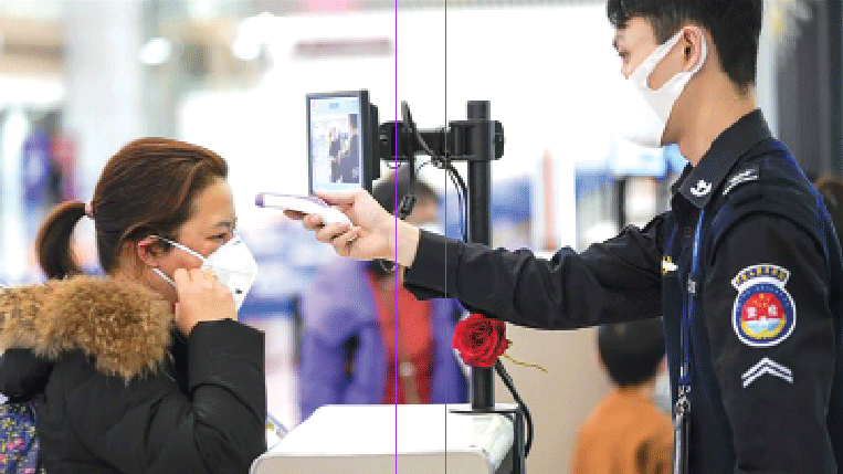 Kiểm tra thân nhiệt hành khách tại sân bay quốc tế Giang Bắc Trùng Khánh, Trung Quốc