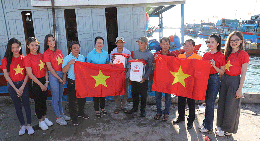 Agribank đồng hành cùng chương trình “Một triệu lá cờ Tổ quốc cùng ngư dân bám biển” ảnh 3 Agribank đồng hành cùng chương trình “Một triệu lá cờ Tổ quốc cùng ngư dân bám biển” ảnh 3