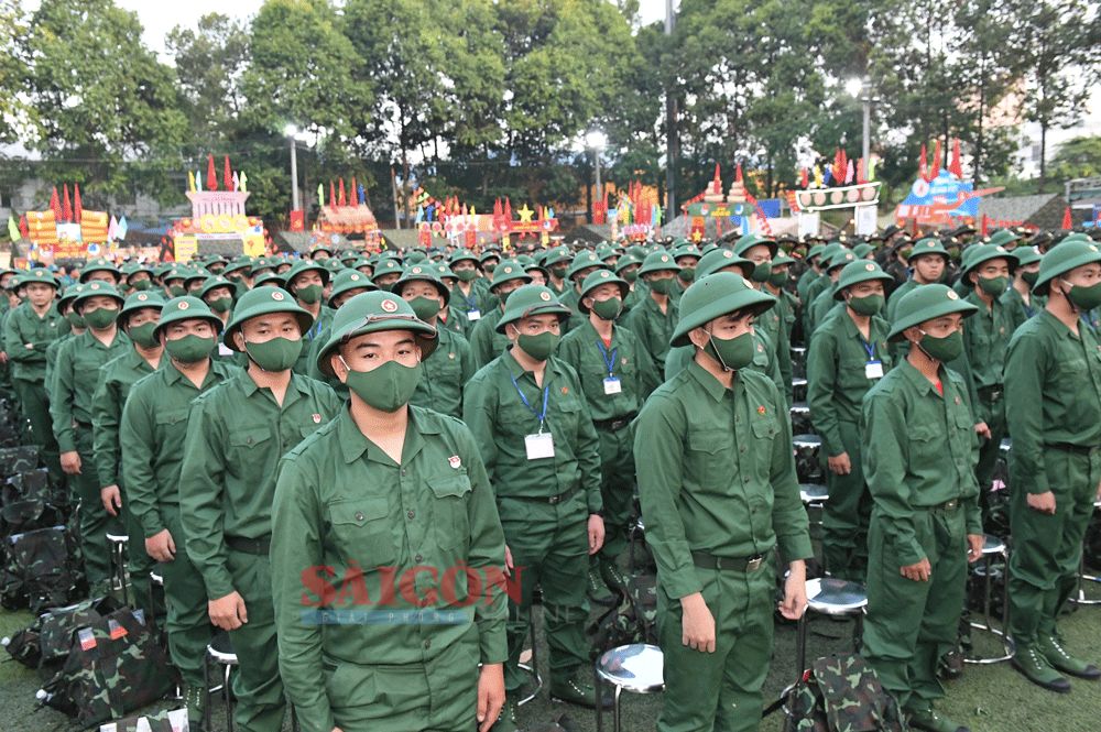 Hàng ngàn thanh niên lên đường nhập ngũ. Ảnh: VIỆT DŨNG Hàng ngàn thanh niên lên đường nhập ngũ. Ảnh: VIỆT DŨNG
