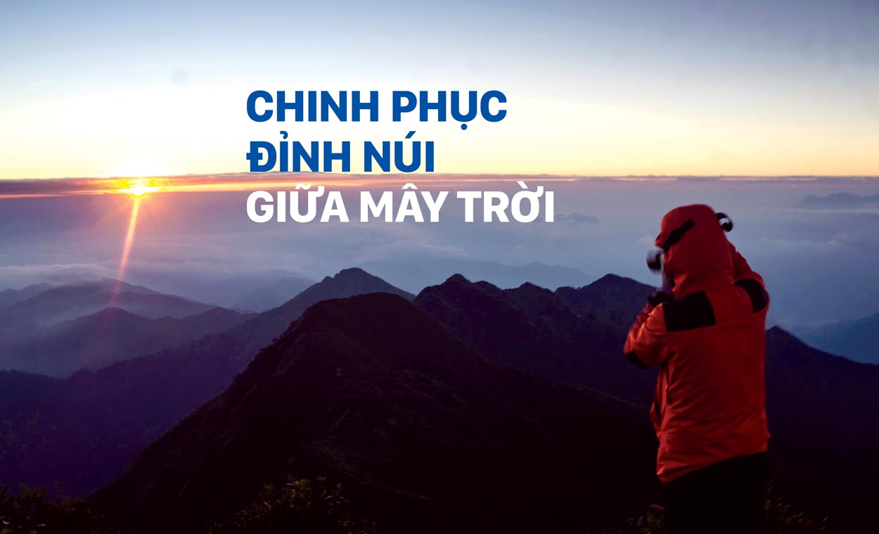 Chinh phục đỉnh núi giữa mây trời