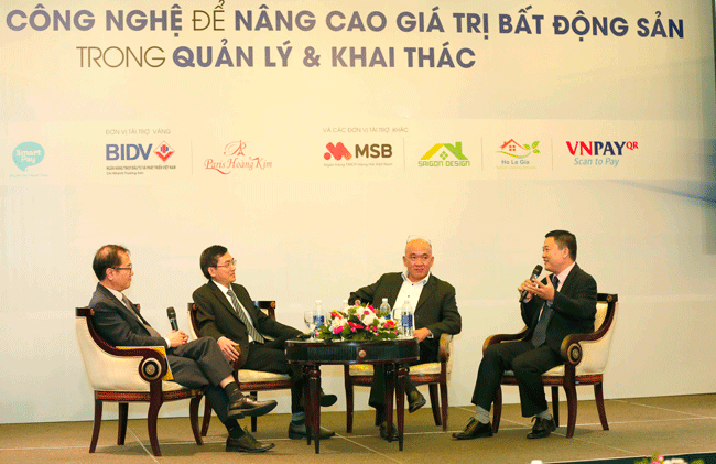 Các diễn giả bàn về giải pháp gia tăng giá trị bất động sản.