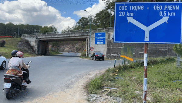 Traffic at Da Lat’s gateway on first day of Prenn Pass closure