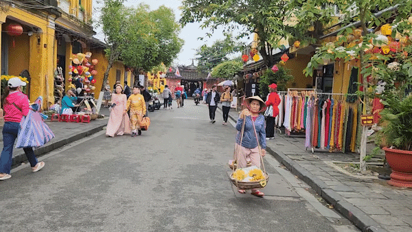 Hoi An Ancient Town begins implementing stricter entrance ticket control