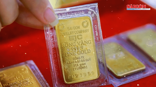 SJC gold prices surge, 9999 gold rings approach VND78 million