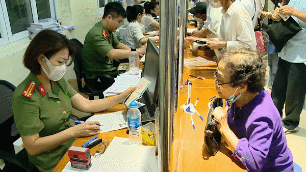 The new ordinary passport form of Vietnam. (Photo: SGGP)