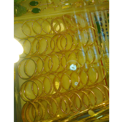 Gold shops sell at VND45 million per tael (Photo: P. Uyen)